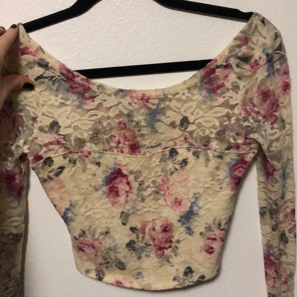 Lace floral cropped long sleeved top